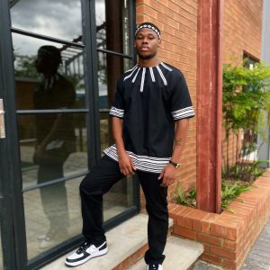 Black and white Web short sleeve shirt